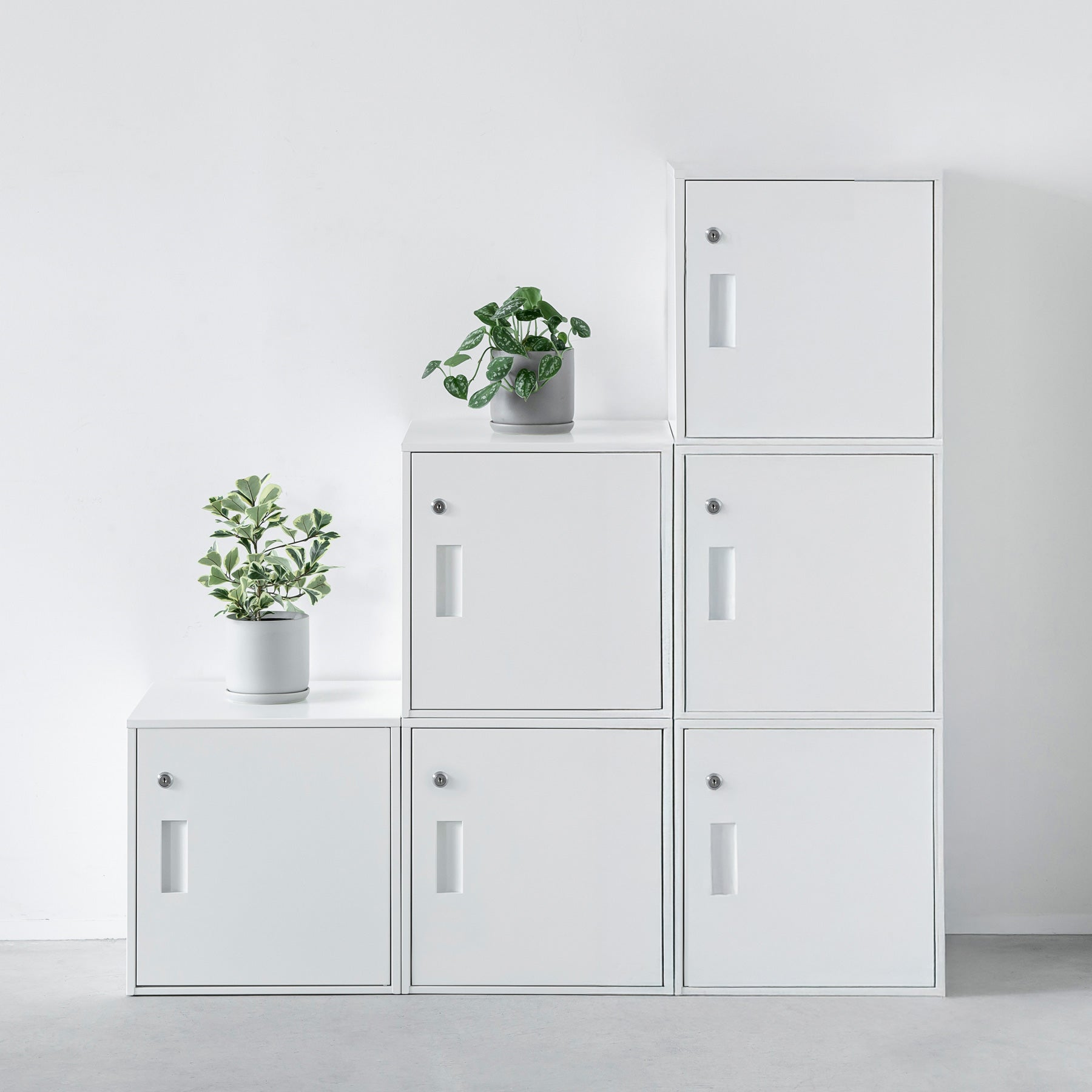 シンプルな スチール製 ロッカー　Sサイズ