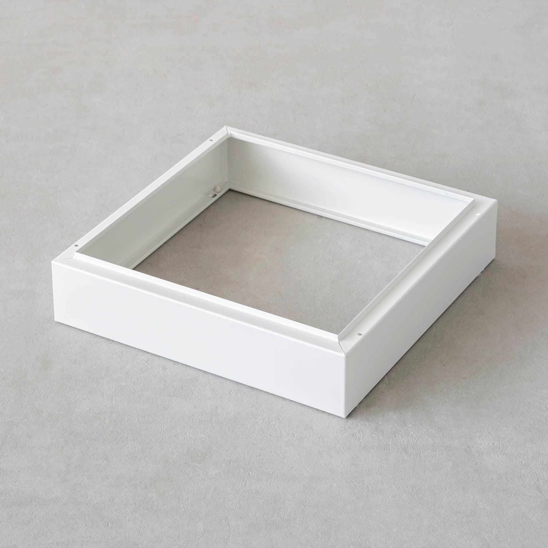 シンプルなスチール製ロッカー専用ベース