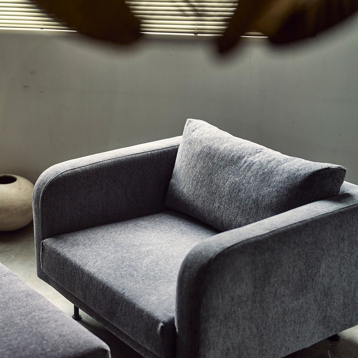 Cloud - Modern　アイアン脚 ソファ　1 seater
