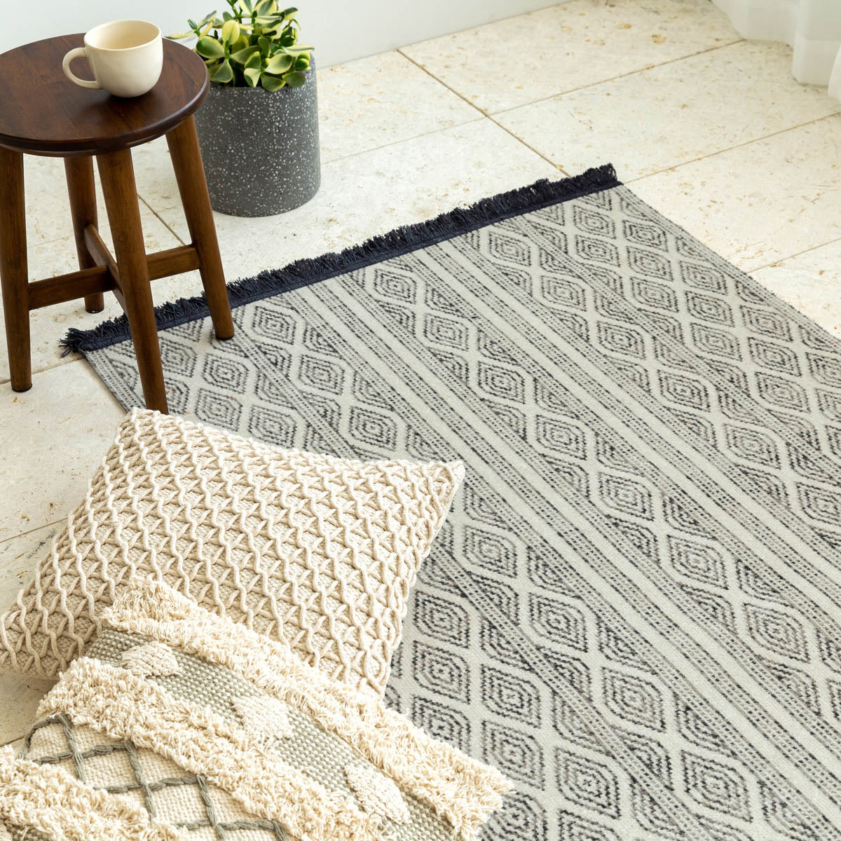 Striped Trellis Fringe Rug 　90×150