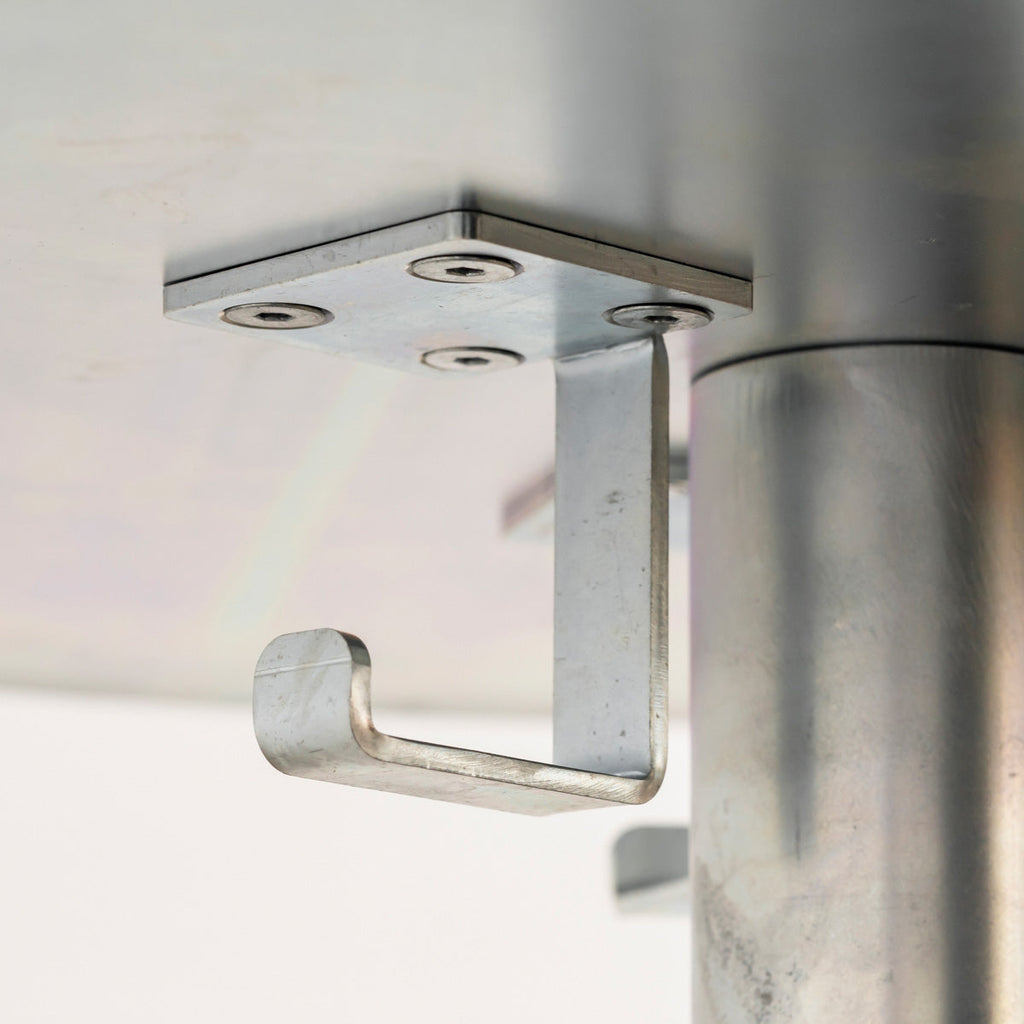 杉の天板にスチールの脚を合わせたシンプルなテーブル（フック）