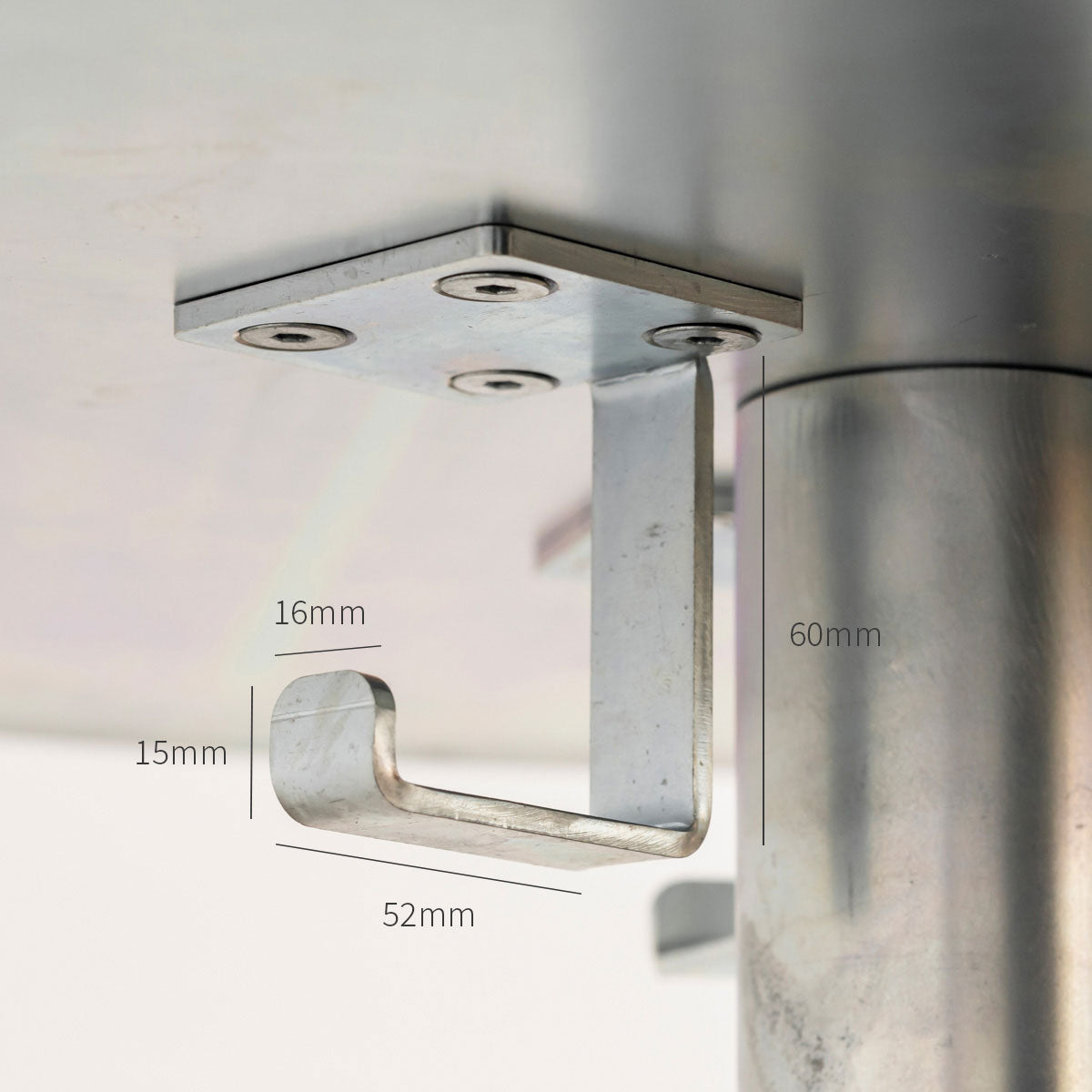 杉の天板にスチールの脚を合わせたシンプルなテーブル（寸法画像2）