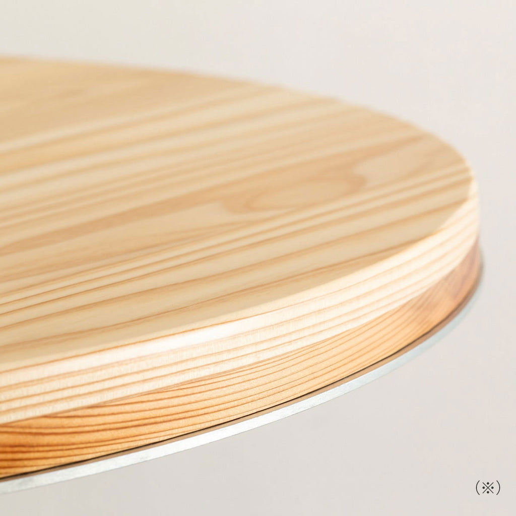 杉の天板にスチールの脚を合わせたシンプルなテーブル（天板4）