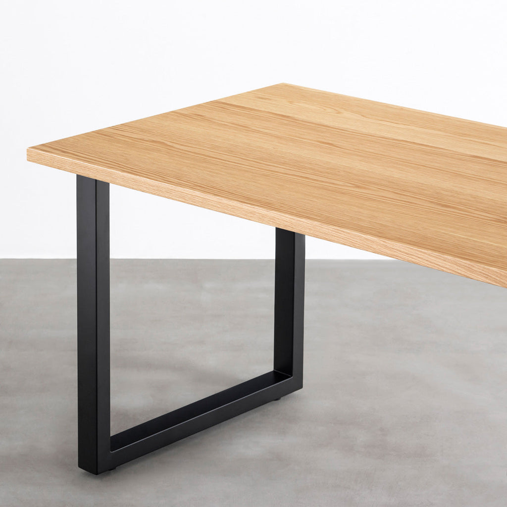 KANADEMONOの突板ホワイトオーク天板とマットブラックの配線孔付きスクエア鉄脚を組み合わせたシンプルモダンなテーブル（天板と脚）