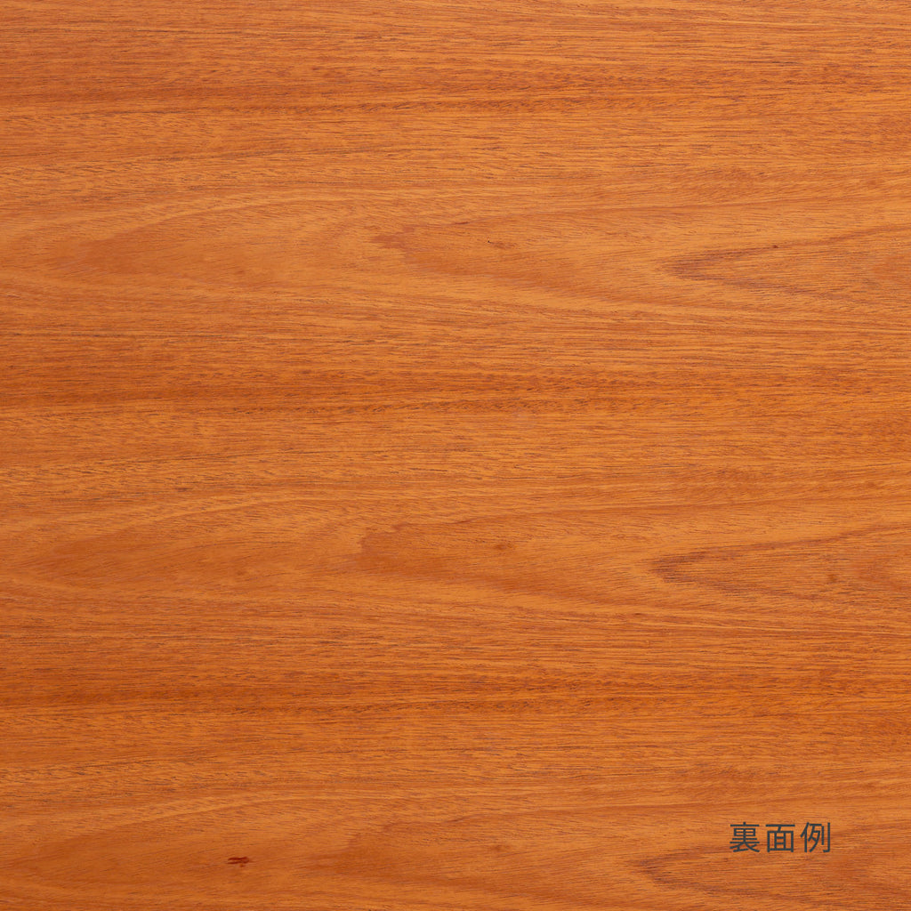 KANADEMONOのホワイトオーク突板天板とマットブラックのスクエア鉄脚を組み合わせたシンプルモダンなテーブルの木目（裏面2）