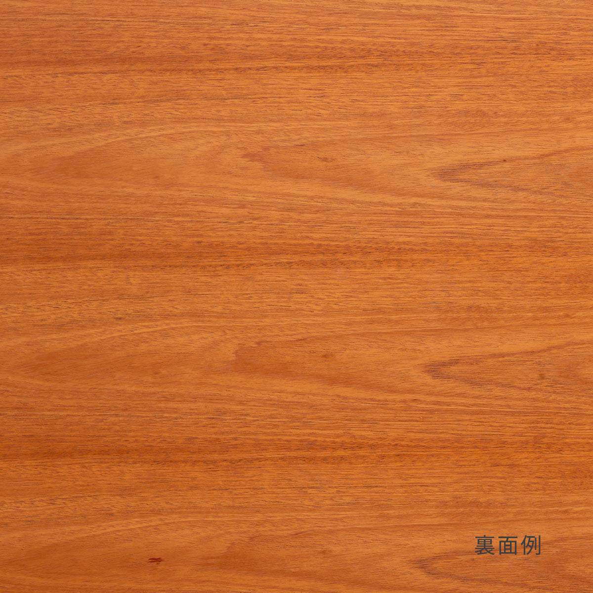 KANADEMONOのホワイトオーク突板天板とマットブラックのスクエア鉄脚を組み合わせたシンプルモダンなテーブルの木目（裏面2）