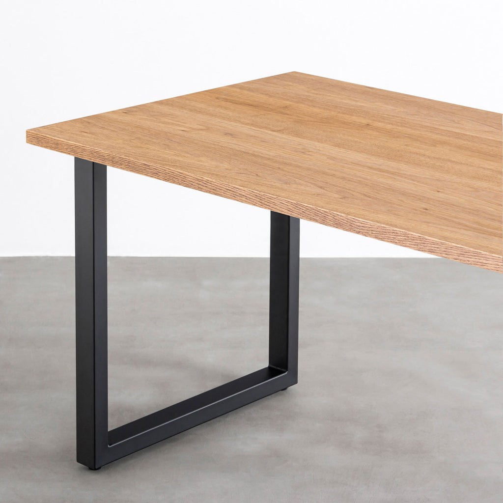 KANADEMONOのくるみ突板天板とスクエア（高さ70cm）のブラックアイアン脚を組み合わせたテーブル（天板と脚）
