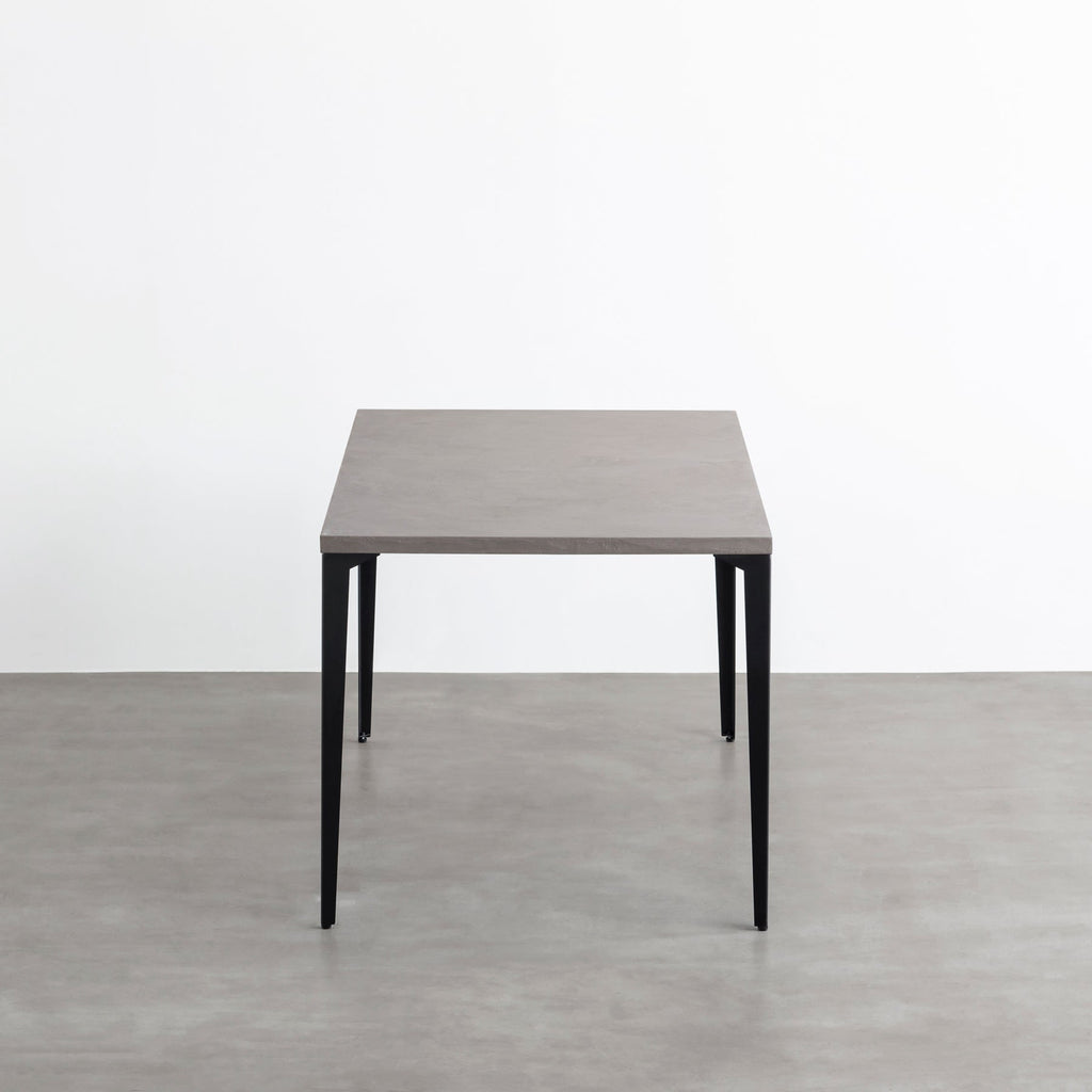 KanademonoのMORTEXグレー天板にブラックのソリッドピン鉄脚を合わせたテーブル（側面）