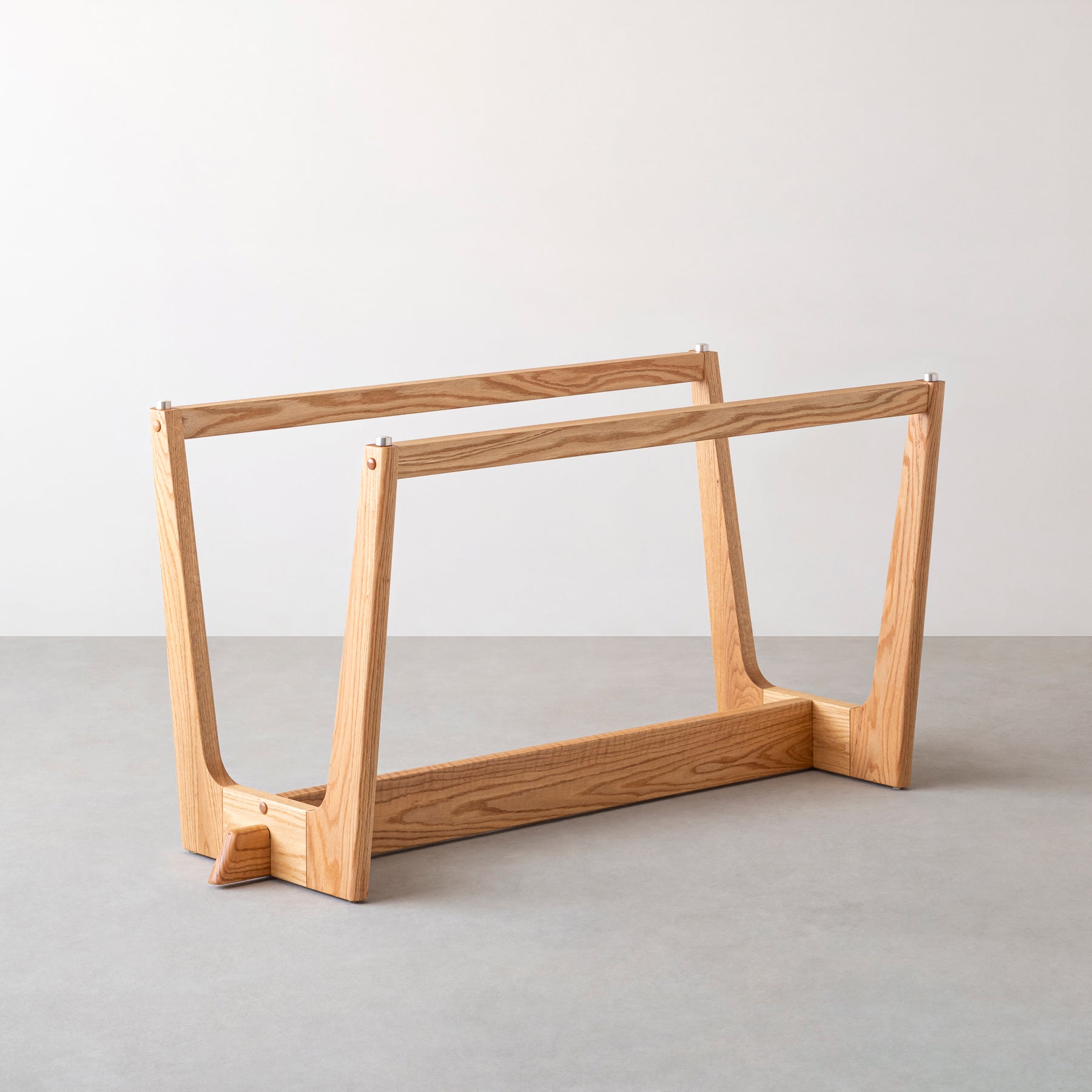 Trapezoid × 木製脚　オーク無垢材