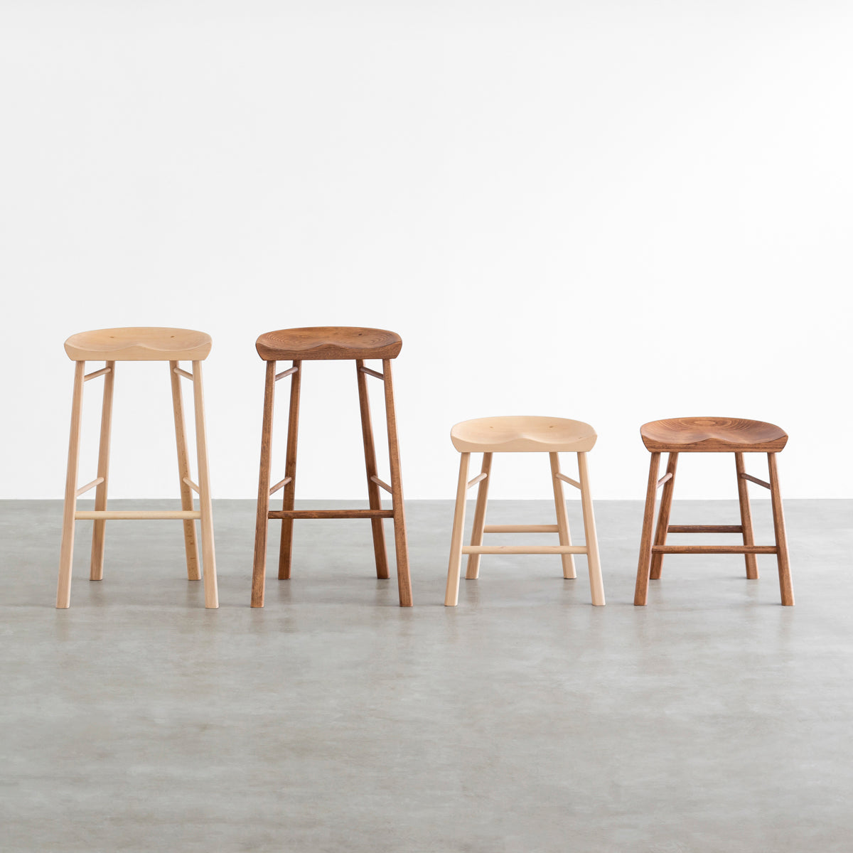 天然木（ビーチ材）そのままの質感を活かしたシンプルで使い勝手の良いスツールのサイズ・カラー展開