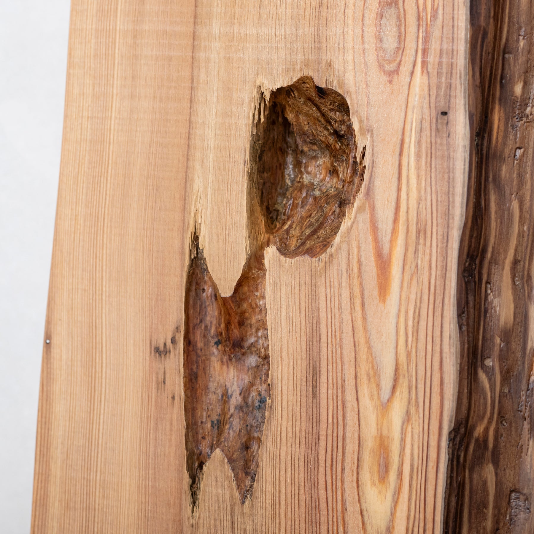 厳選一枚板 / 屋久杉 #0046　1950 × 622 ~ 855 mm
