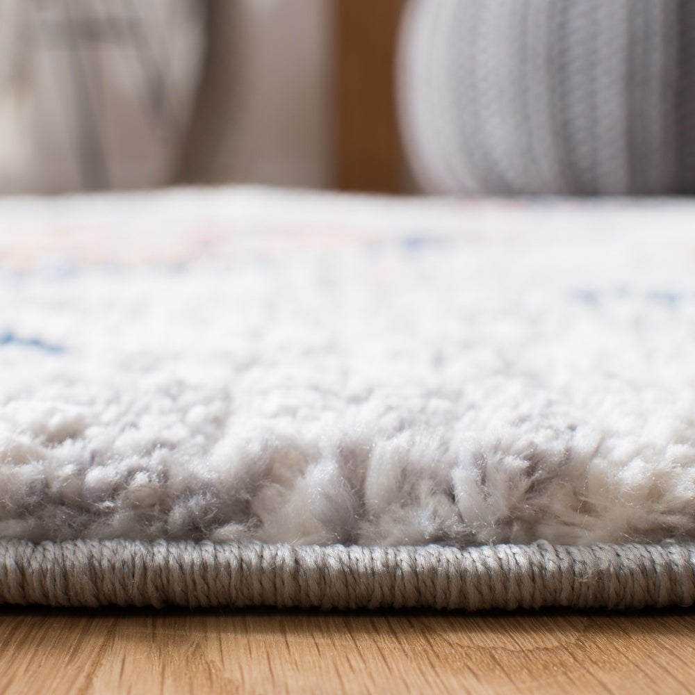 温かな色使いのダイヤモンドモチーフが、明るいトーンでお部屋に賑やかさをプラスしてくれるモロッカンラグ（クローズアップ）