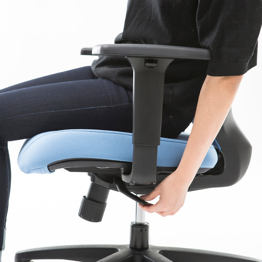 T30チェア 可動肘 ブラック