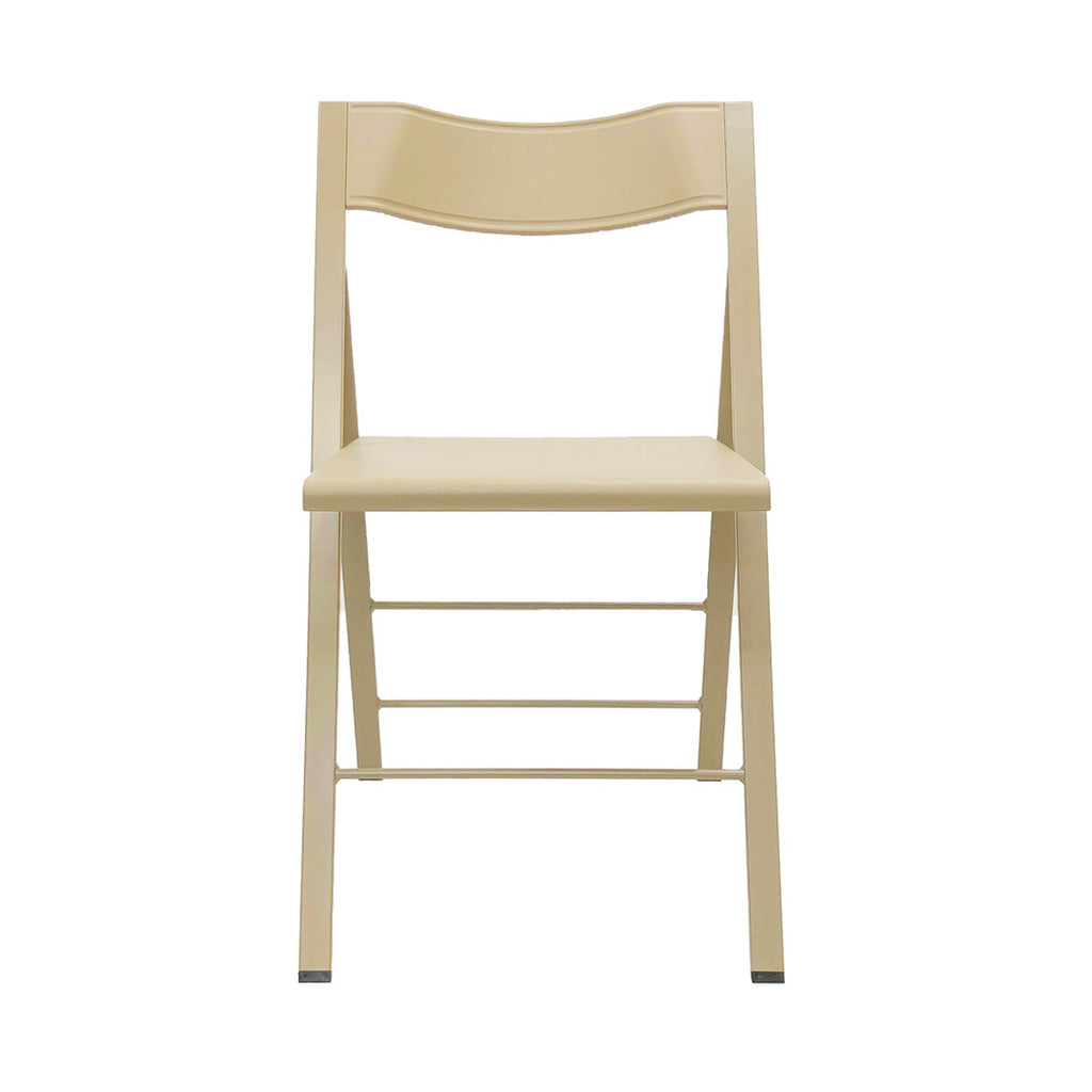 イタリア製のスリムでスタイリッシュな仕上がりが美しいベージュの折りたたみチェア（正面）