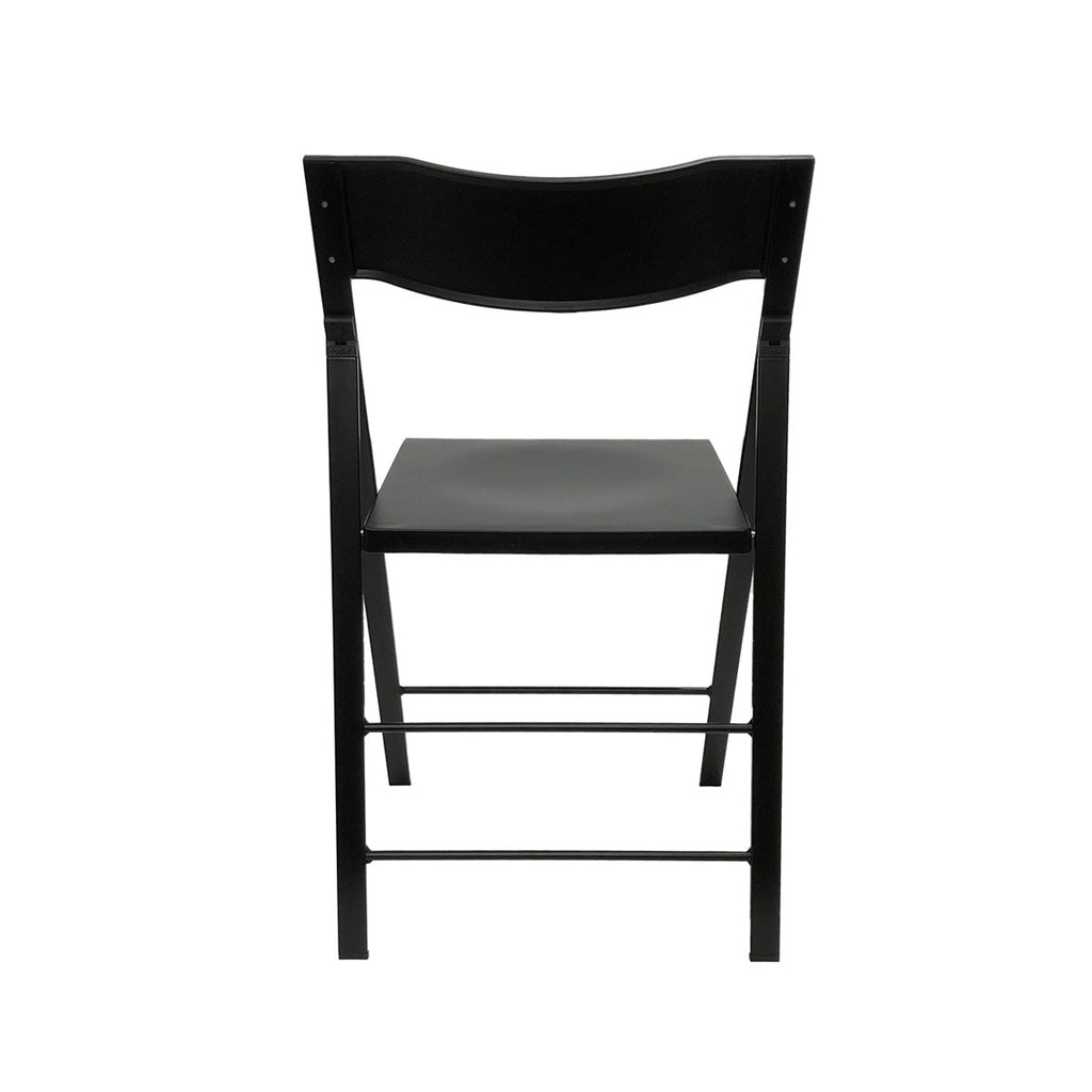 イタリア製のスリムでスタイリッシュな仕上がりが美しいブラックの折りたたみチェア（背面）