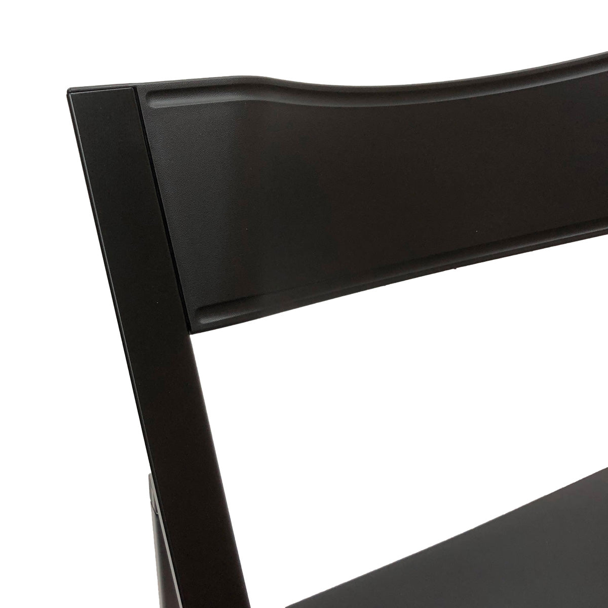 イタリア製のスリムでスタイリッシュな仕上がりが美しいブラックの折りたたみチェア（背もたれ）