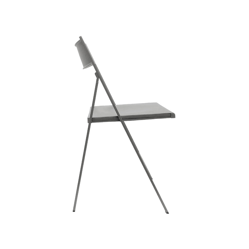 イタリア製のスリムでスタイリッシュな仕上がりが美しいグレイの折りたたみチェア（側面）