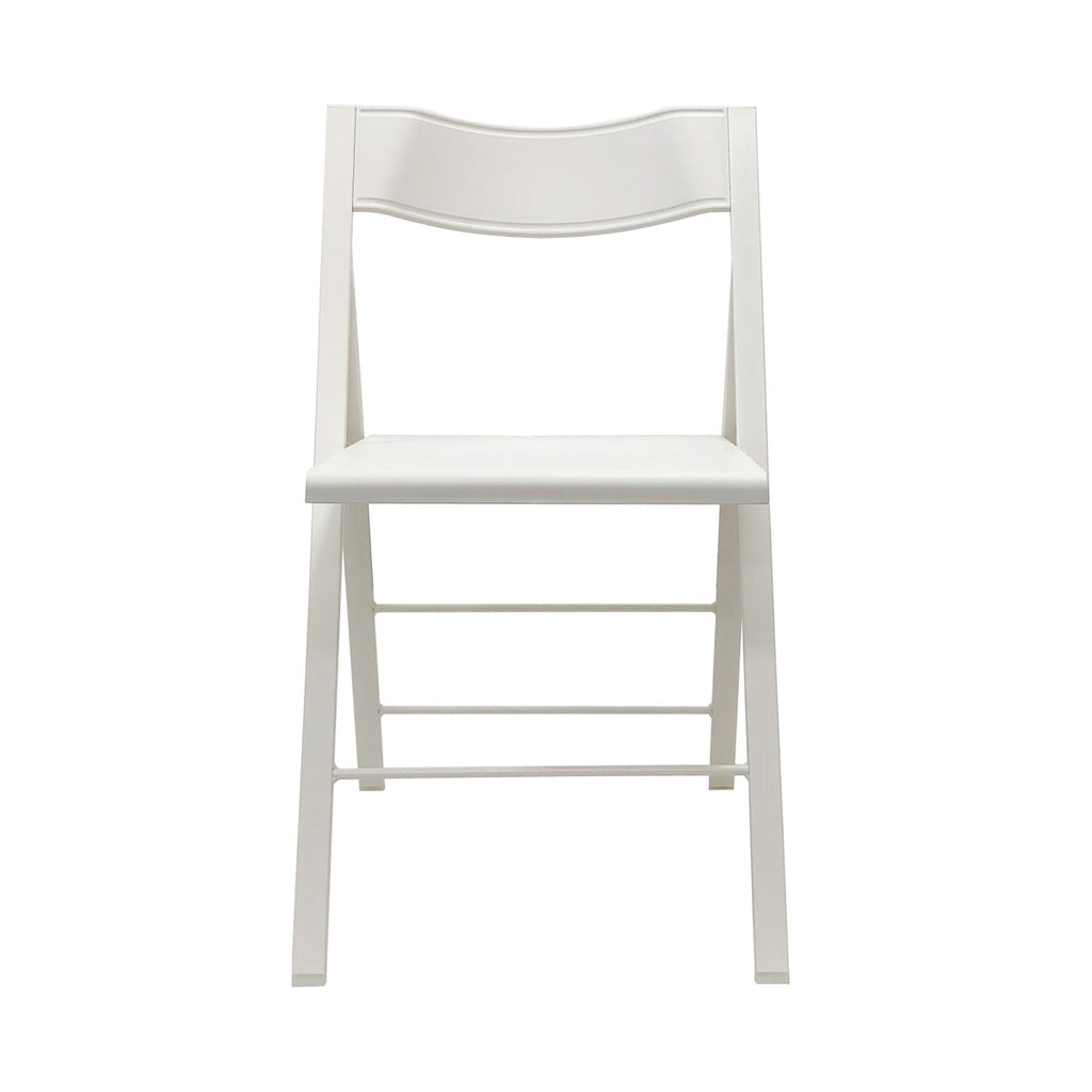 イタリア製のスリムでスタイリッシュな仕上がりが美しいホワイトの折りたたみチェア（正面）