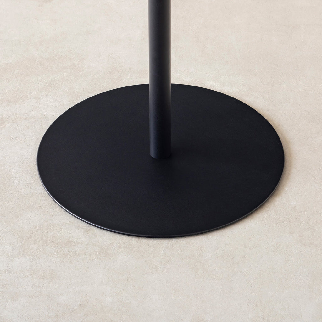 Kanademonoの無垢レッドオークのカフェテーブル