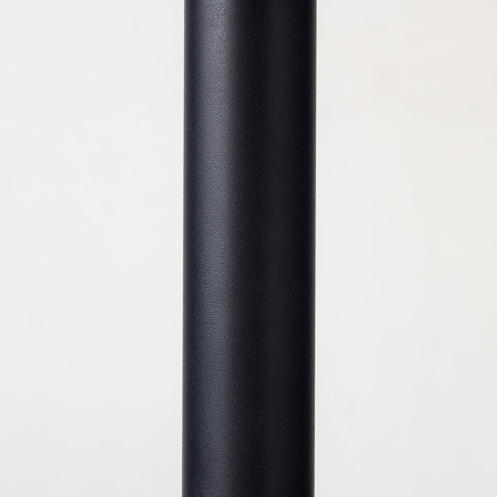 Kanademonoの無垢ホワイトオークのカフェテーブル