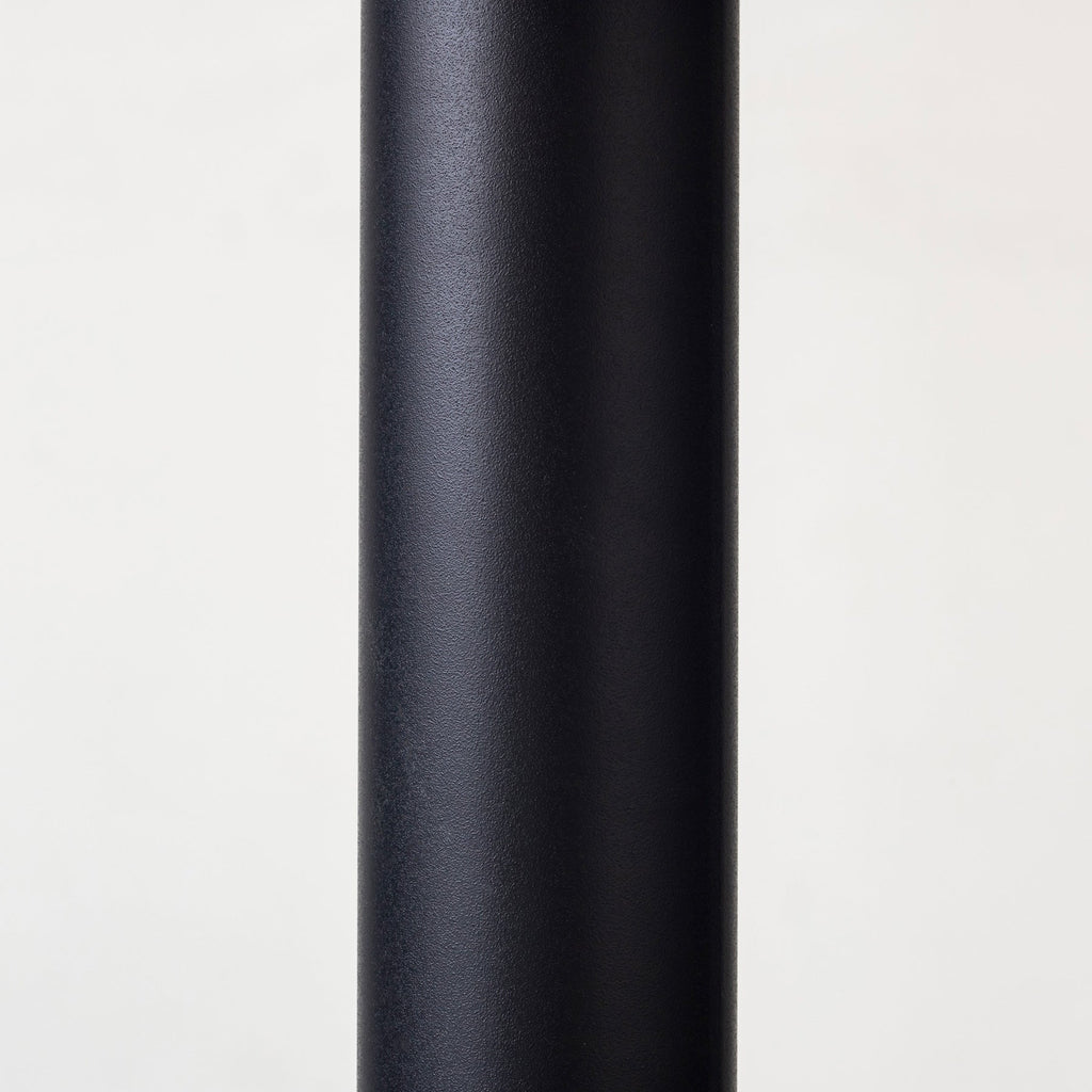 KanademonoのFENIX NTMの1本脚のカフェテーブル