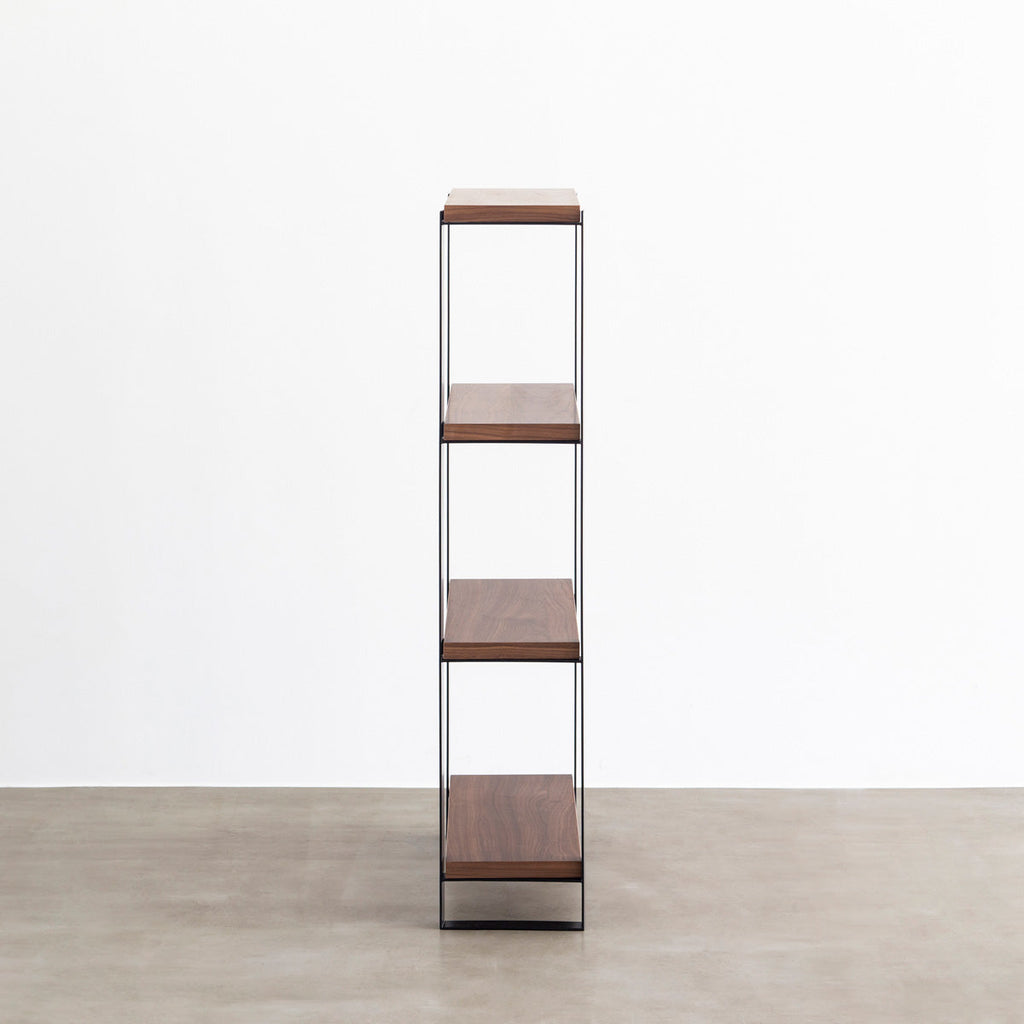 Kanademonoのウォルナットの棚板とブラックのアイアンで製作したシェルフ（側面）