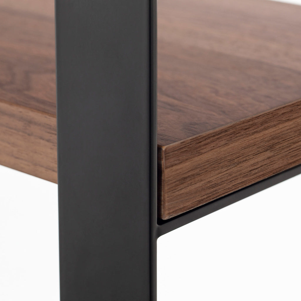 Kanademonoのウォルナットの棚板とブラックのアイアンで製作したシェルフ（フレーム部分）