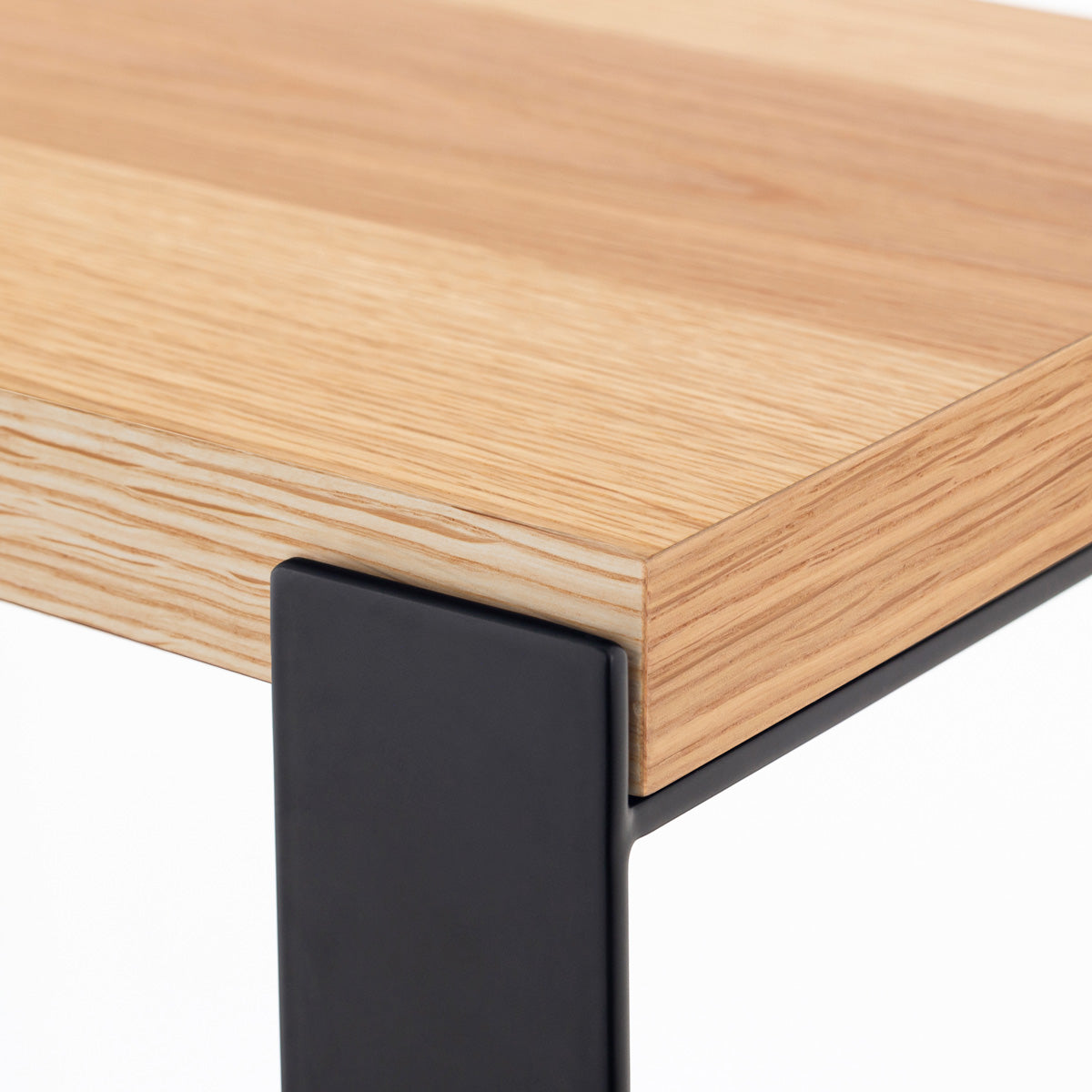 Kanademonoのホワイトオークの棚板とブラックのアイアンで製作したシェルフ（上部クローズアップ）