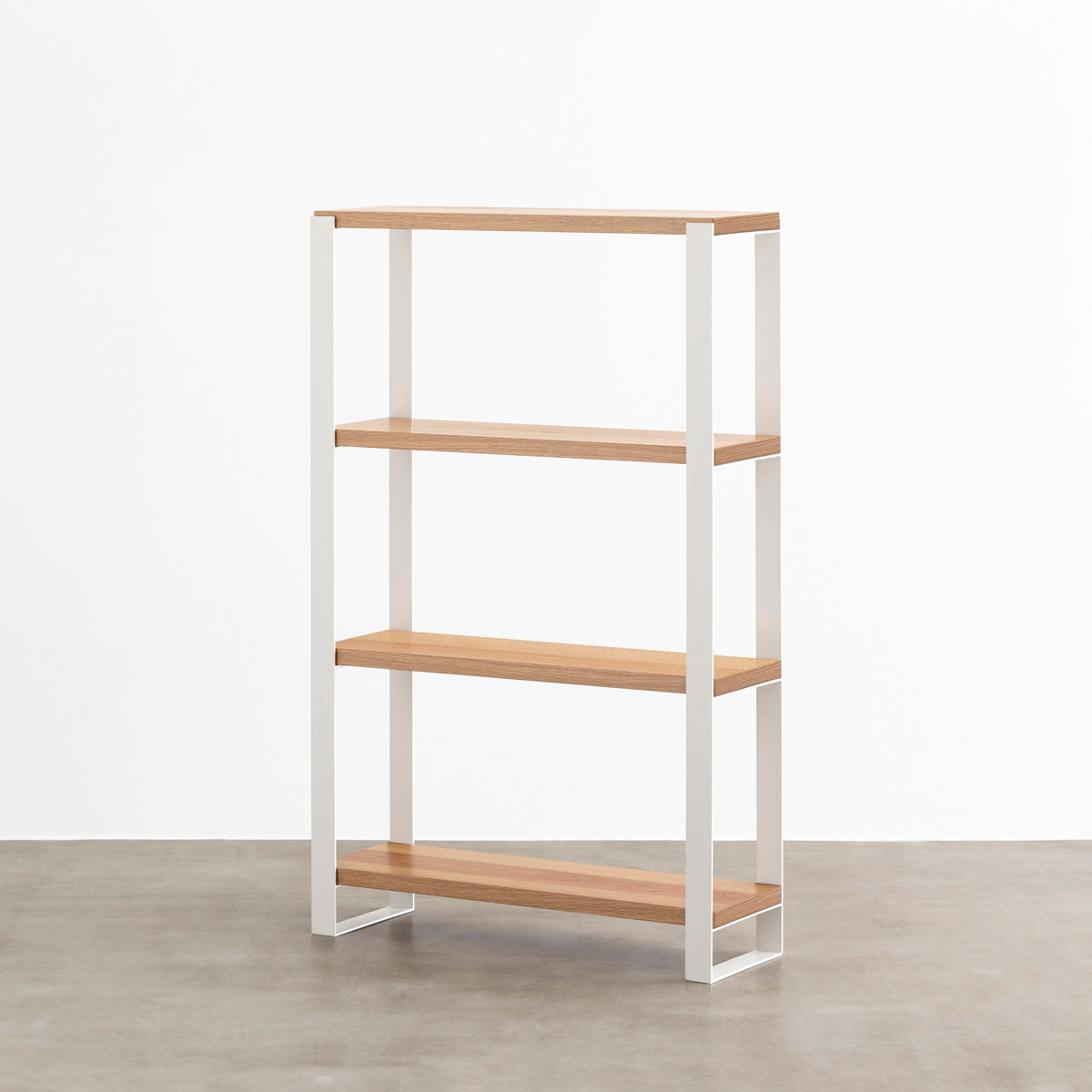 Kanademonoのホワイトオークの棚板とホワイトのアイアンで製作したシェルフ