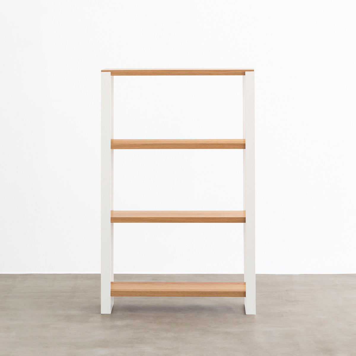 Kanademonoのホワイトオークの棚板とホワイトのアイアンで製作したシェルフ（正面）