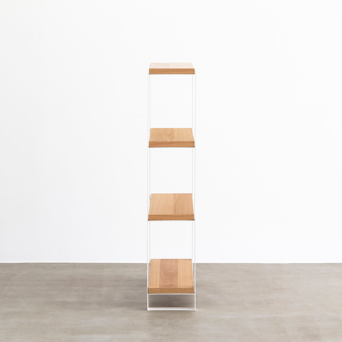 Kanademonoのホワイトオークの棚板とホワイトのアイアンで製作したシェルフ（側面）