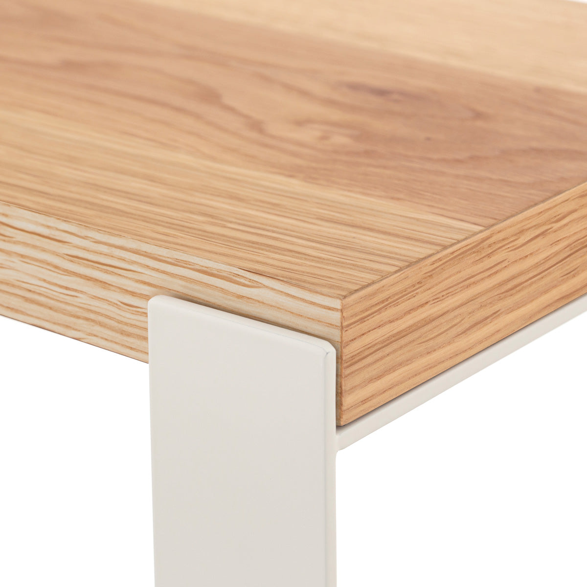 Kanademonoのホワイトオークの棚板とホワイトのアイアンで製作したシェルフ（上部クローズアップ）